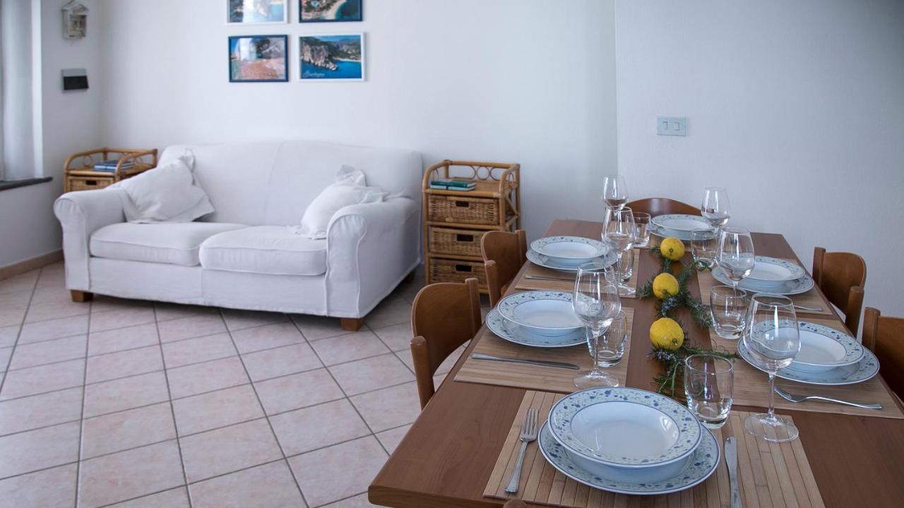 Oasi In Centro - Cala Gonone Apartment ภายนอก รูปภาพ