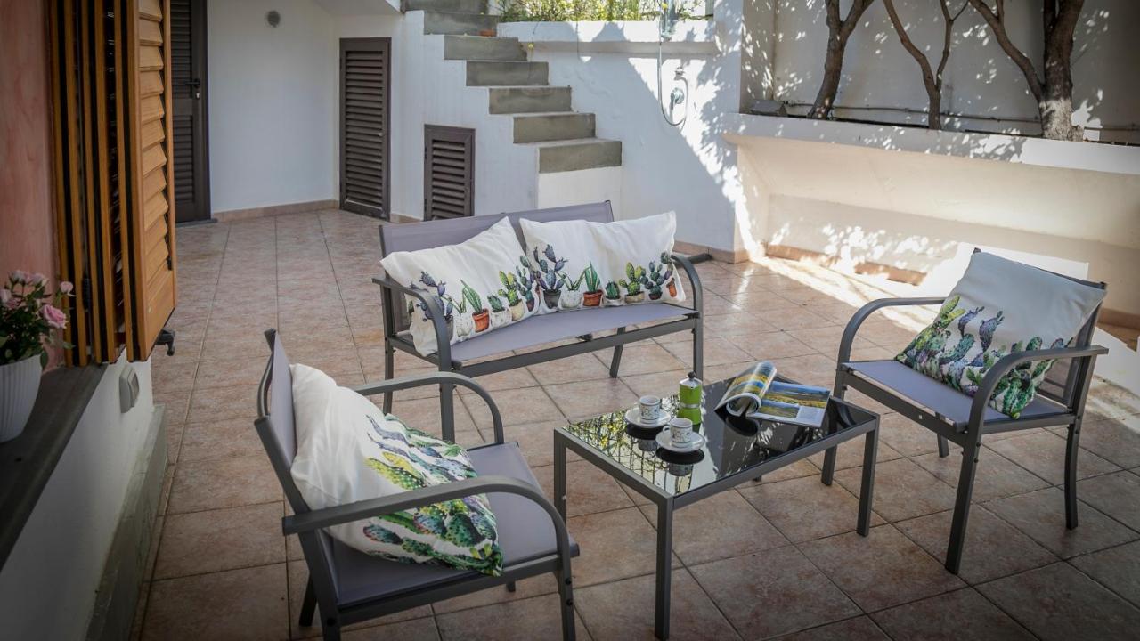 Oasi In Centro - Cala Gonone Apartment ภายนอก รูปภาพ